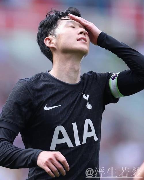 孙兴慜额头挂彩风波：捧杯时被人推撞导致